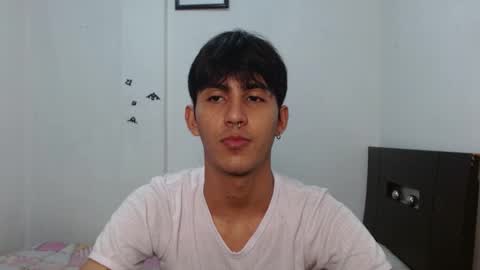 Snapshot of neithanzyn chatting on December 19, 7:40 pm Neithanzyn online show from December 19, 7:40 pm