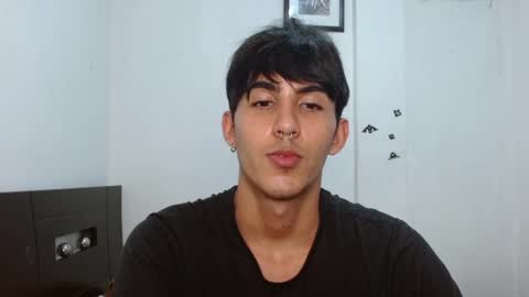 Snapshot of neithanzyn chatting on December 23, 10:44 pm Neithanzyn online show from December 23, 10:44 pm