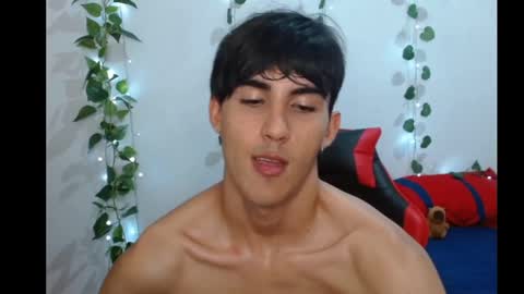 Snapshot of neithanzyn chatting on March 8, 10:56 pm Neithanzyn online show from March 8, 10:56 pm