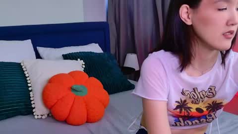 Snapshot of neko_blush chatting on May 2, 2:11 pm Neko online show from May 2, 2:11 pm