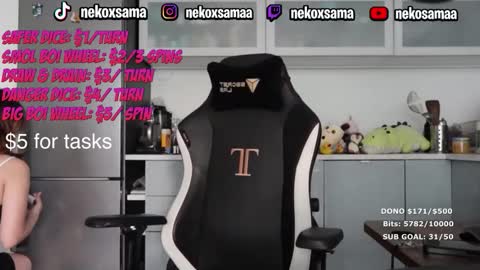Snapshot of nekoxwaifu chatting on April 28, 9:25 am nekoxwaifu online show from April 28, 9:25 am