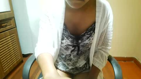 Snapshot of nelia_84 chatting on July 20, 6:17 am nelia_84 online show from July 20, 6:17 am