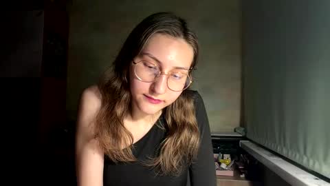 Snapshot of neliamerten chatting on May 28, 6:38 pm Mia online show from May 28, 6:38 pm