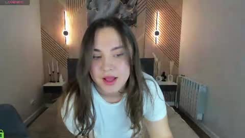 Snapshot of nelie_evans chatting on June 22, 4:53 am nelie_evans online show from June 22, 4:53 am