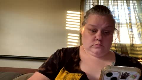 Snapshot of nellatlas chatting on December 1, 9:59 pm Nellie Atlas online show from December 1, 9:59 pm