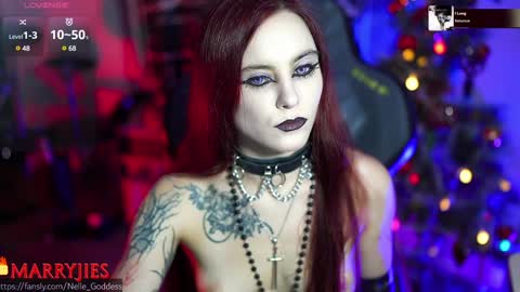 Snapshot of nelle_ chatting on January 4, 10:05 am online show from January 4, 10:05 am