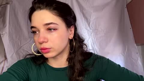 Angelihee online show from April 8, 10:15 am