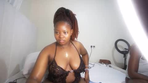 nellyeluxe online show from May 28, 1:36 am