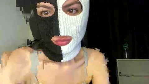 Snapshot of nensyxgenry chatting on May 21, 12:28 am Fieryblow online show from May 21, 12:28 am
