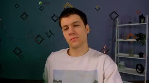 neo_raze_ online show from April 19, 8:24 am