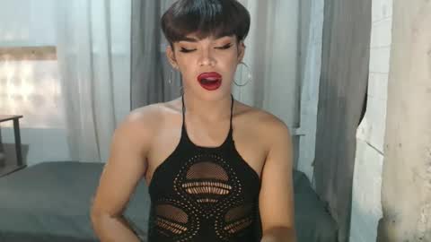 neomi online show from September 25, 1:04 pm