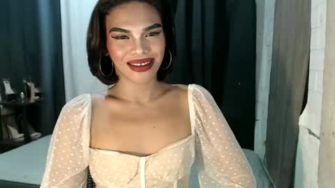 neomi online show from November 27, 5:15 pm