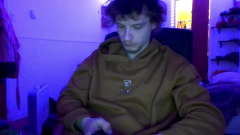 Snapshot of nephew_p chatting on May 6, 1:25 am nephew_p online show from May 6, 1:25 am