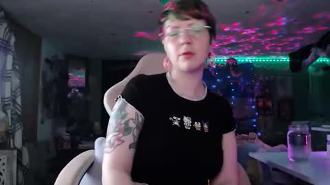 Snapshot of nerdy_squirty chatting on May 27, 4:31 am NerdySquirty online show from May 27, 4:31 am