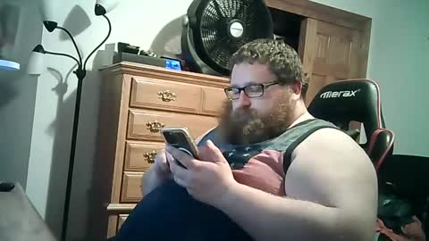 Snapshot of nerdychub4fun chatting on December 4, 1:03 am nerdychub4fun online show from December 4, 1:03 am