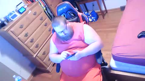 Snapshot of nerdychub4fun chatting on January 5, 9:14 pm nerdychub4fun online show from January 5, 9:14 pm