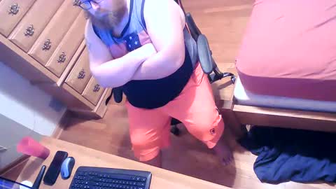 Snapshot of nerdychub4fun chatting on January 15, 1:45 am nerdychub4fun online show from January 15, 1:45 am