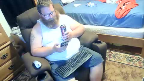 Snapshot of nerdychub4fun chatting on April 4, 12:53 am nerdychub4fun online show from April 4, 12:53 am
