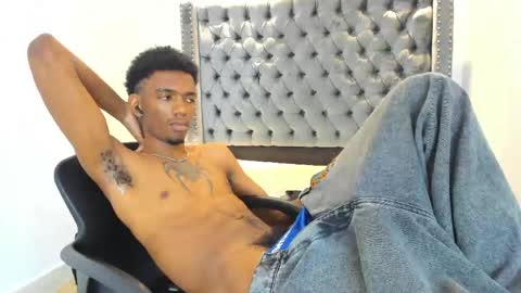 Snapshot of nero_reyd chatting on April 18, 7:18 pm Nero online show from April 18, 7:18 pm