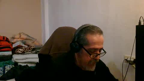 Snapshot of neron401 chatting on February 12, 3:01 am neron401 online show from February 12, 3:01 am