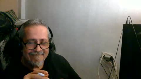 Snapshot of neron401 chatting on April 28, 2:27 am neron401 online show from April 28, 2:27 am