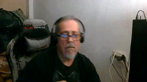 Snapshot of neron401 chatting on May 2, 10:15 pm neron401 online show from May 2, 10:15 pm