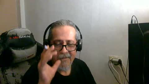 Snapshot of neron401 chatting on May 11, 10:40 pm neron401 online show from May 11, 10:40 pm