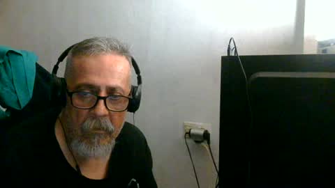 Snapshot of neron401 chatting on June 15, 2:36 am neron401 online show from June 15, 2:36 am