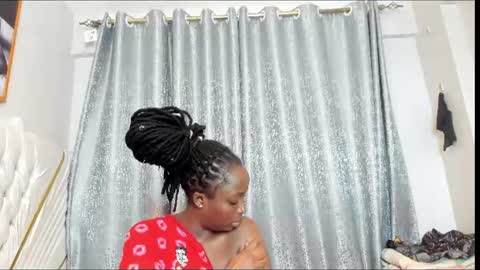 Snapshot of netfux_and_chill chatting on June 11, 11:30 am netfux_and_chill online show from June 11, 11:30 am