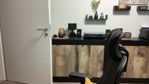 Snapshot of nettermann1968 chatting on February 19, 9:16 am nettermann1968 online show from February 19, 9:16 am