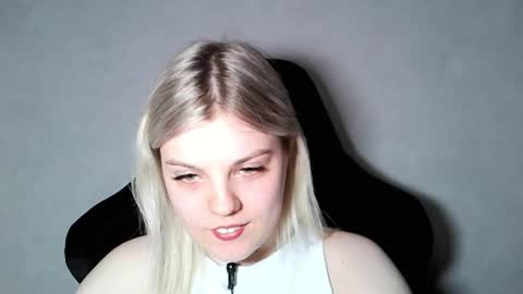 Snapshot of never_enoughh chatting on June 12, 3:44 pm never_enoughh online show from June 12, 3:44 pm