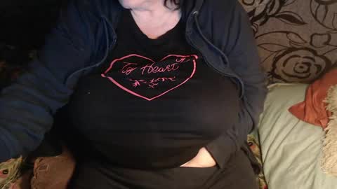 Snapshot of new_milf chatting on April 20, 1:52 am Lilly online show from April 20, 1:52 am