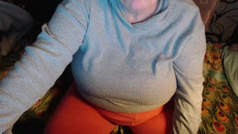 Snapshot of new_milf chatting on April 21, 3:02 am Lilly online show from April 21, 3:02 am