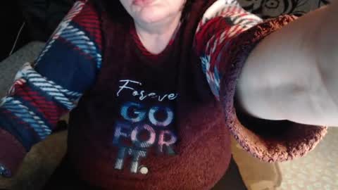 Snapshot of new_milf chatting on April 25, 3:20 am Lilly online show from April 25, 3:20 am