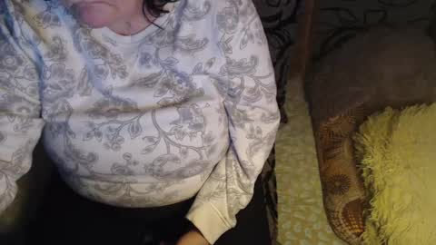 Snapshot of new_milf chatting on April 27, 3:04 am Lilly online show from April 27, 3:04 am