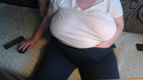 Snapshot of new_milf chatting on May 2, 4:01 pm Lilly online show from May 2, 4:01 pm