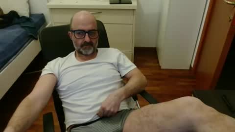 simi online show from February 6, 7:50 pm