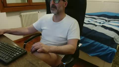 simi online show from April 10, 6:56 pm