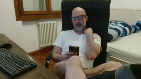 simi online show from April 12, 4:06 am