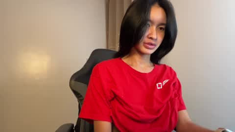 Snapshot of newbabeintownxx chatting on February 5, 11:55 am kindra online show from February 5, 11:55 am