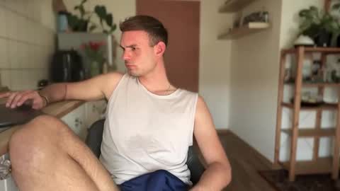 Snapshot of newbief chatting on March 10, 1:54 pm Finnr online show from March 10, 1:54 pm