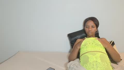 Snapshot of newbootyxx chatting on June 16, 8:33 pm newbootyxx online show from June 16, 8:33 pm