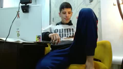 Snapshot of newlatino1 chatting on October 28, 4:27 am newlatino1 online show from October 28, 4:27 am