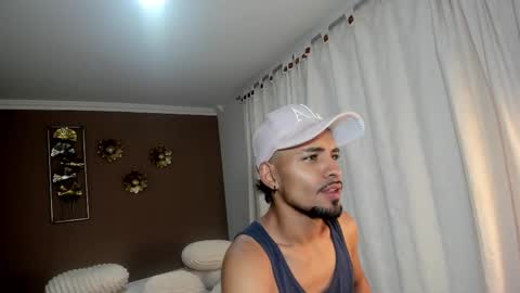 Snapshot of neyder_sanz chatting on February 13, 12:01 pm NEYDER online show from February 13, 12:01 pm