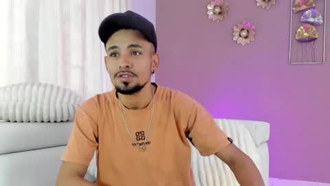 Snapshot of neyder_sanz chatting on February 17, 12:23 pm NEYDER online show from February 17, 12:23 pm