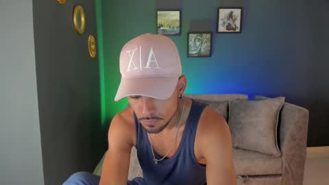 Snapshot of neyder_sanz chatting on February 27, 1:33 pm NEYDER online show from February 27, 1:33 pm