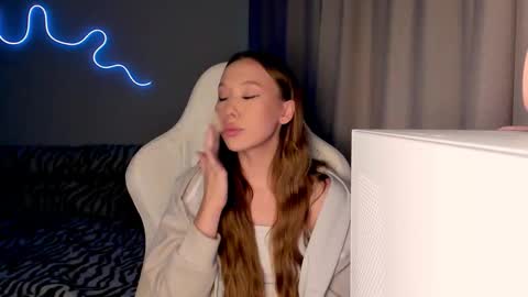 Mina online show from October 22, 1:11 pm