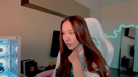 Snapshot of neyrmina chatting on May 4, 8:21 am Mina online show from May 4, 8:21 am