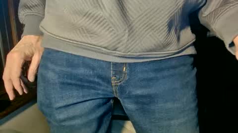 Snapshot of nfgwholoves2cum chatting on June 2, 1:07 am NFG Nice Friendly Guy Dick online show from June 2, 1:07 am