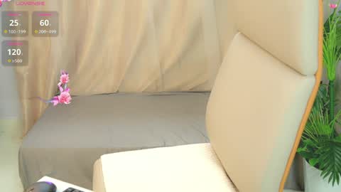 Snapshot of nhatlinhnguyen chatting on May 12, 7:27 am nhatlinhnguyen online show from May 12, 7:27 am